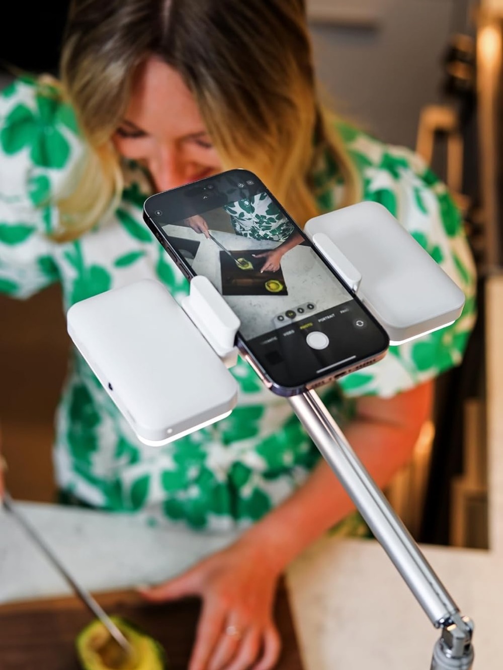 Adjustable Smartphone Mount with Dual White LED Panels